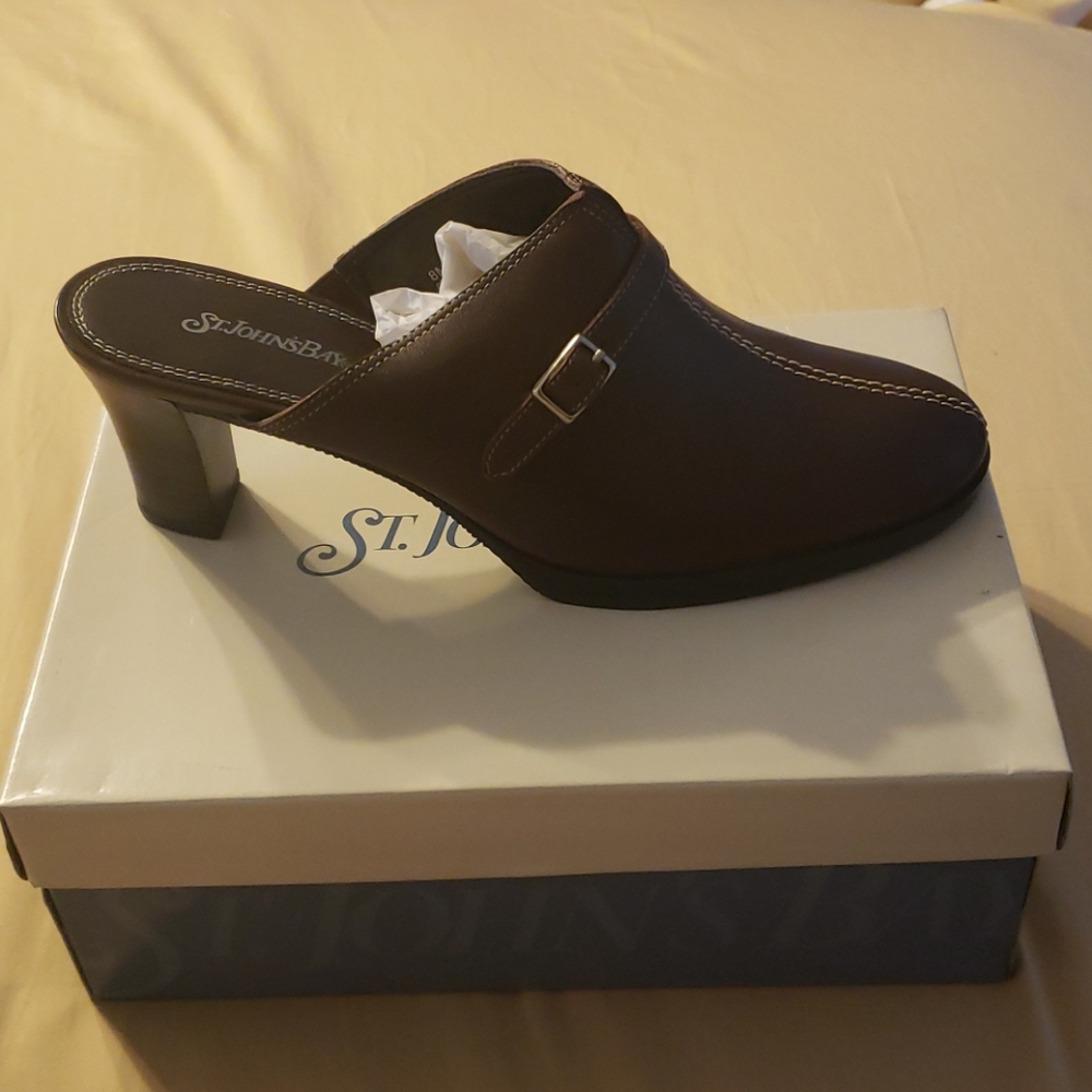 St. John's Bay mules